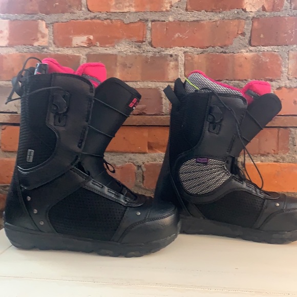 Forum - The Glove ladies snowboarding boots - Size 7.5 - Picture 2 of 9